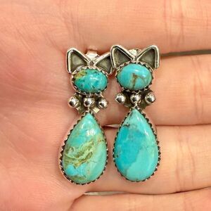 Kingman Turquoise Cat Earrings Cute Southwestern Kitty Sterling Silver Stud